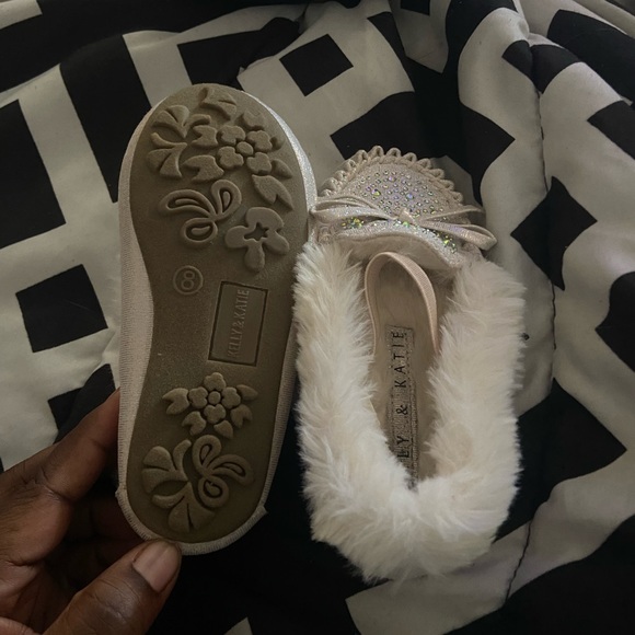 Cute, clean, 8c, furry iridescent - Picture 3 of 8